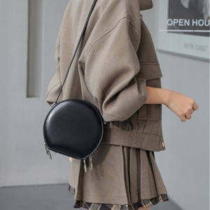 Sac à main rond au design élégant, sac de luxe en cuir véritable pour femme, sac simple et décontracté à porter à l'épaule ou en bandoulière - Product Image 4