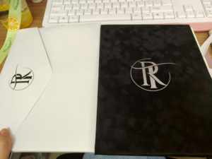 Invitations de la Sainte <span class=keywords><strong>Communion</strong></span> en velours noir Impression de l'invitation de mariage en acrylique avec enveloppes en velours Impression de feuille d'or Cartes RSVP - Product Image 4