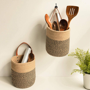 Planta de araña, maceta colgante de pared de imitación ratán, cesta tejida, flor artificial hecha a mano, cesta colgante puramente artesanal - Product Image 1