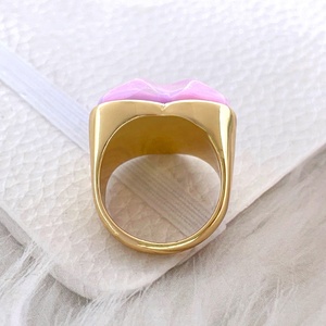 Classic Style Special Designs <strong>Heart</strong> <strong>Shaped</strong> <strong>Ring</strong> <strong>Heart</strong> Pinkish <strong>Purple</strong> Acrylic Gold Plated Fashion <strong>Rings</strong> Jewelry For Women