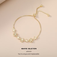 Bracelet Papillon Doré avec Fleurs, Entièrement Pavé de Zircons Cubiques, Nœud Coulissant Réglable, Accessoire de Mariage pour Femme