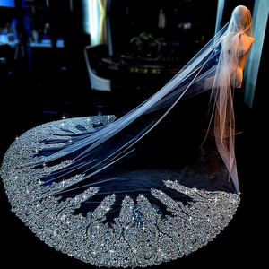 Velo de Novia Romántico al por Mayor, Largo Estilo Catedral de una Capa con Borde de Encaje, Color Marfil y con Peineta - Product Image 5