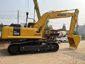 Excavatrice sur chenilles Komatsu PC300 de 30 tonnes d'occasion avec godet de terrassement, moteur Cummins, puissance de 159 kW - Product Image 4
