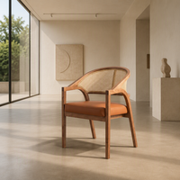 Fauteuil en bois avec dossier en cannage, accoudoirs en bois massif et assise en mousse haute densité, chaise moderne minimaliste couleur beige
