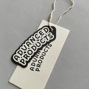 Etiqueta Colgante de Papel Marfil con Logotipo de Marca Personalizado, Ecológica, con Impresión en Relieve y Grabado, con Forma Especial y Tarjeta con Letras - Product Image 1