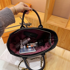 Nuevo Bolso Cuadrado Portátil Mediano 2025 para Viajes Diarios con Cierre de Cremallera, Estilo Francés de Lujo Ligero, Tendencias Urbanas, Patrón Geométrico, Lona Bordada - Product Image 2