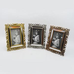 Cornice <span class=keywords><strong>Portafoto</strong></span> Ovale in Resina Oro e Argento 4x6" Fatta a Mano, Ecologica e Personalizzabile per Arredamento Casa e Tutte le Occasioni - Product Image 6