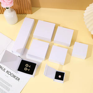 Scatola Porta Gioielli Moderna in Plastica con Chiusura Magnetica per Anelli, Collane, Bracciali, Orecchini - Scatola Regalo Personalizzabile con Logo - Product Image 2