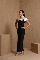 Robe longue moulante Ocstrade pour femme, noire et blanche contrastée, asymétrique à une épaule, avec volants et fente latérale, style formel et décontracté