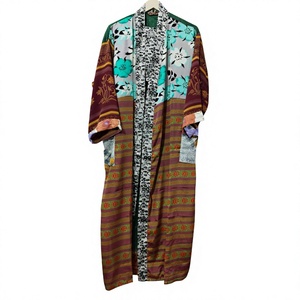 Kimono de Seda Largo Hecho a Mano de Primera Calidad, Estilo Vintage con Parches Florales, Cuello en V, Cierre con Cordón, Talla Única para Mujer - Product Image 1