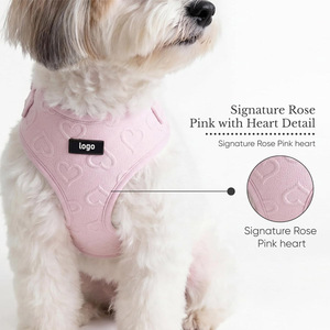 Imbracatura per Cani Morbida, Imbottita e Senza Strappi |   Gilet leggero e traspirante a sgancio rapido con motivo a cuori, regolabile e sicuro - Product Image 2