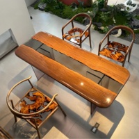 Table en résine époxy avec bordure en bois naturel, meubles en résine modernes de luxe sur mesure, table à manger, art artisanal, design unique, décoration intérieure, bureau