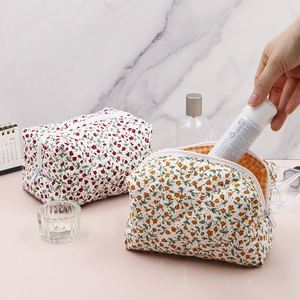 Pochette à maquillage vintage matelassée en coton pour femmes et filles, pochette cosmétique florale en coton, grande capacité, trousse de toilette portable - Product Image 1