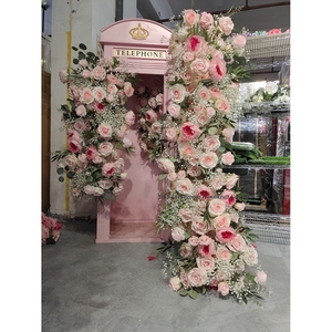 Toile de fond de mariage décoration de scène cabine <span class=keywords><strong>téléphonique</strong></span> icory LFB1646-8 cabine <span class=keywords><strong>téléphonique</strong></span> blanche extérieure avec guirlande de fleurs babybreath - Product Image 3