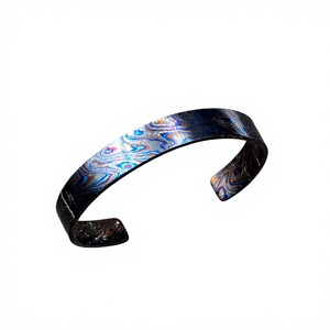 Bracelet manchette en Timascus noir, style Damas, style Viking, métal léger, largeur 9 mm, épaisseur 2-3 mm, cadeau tendance - Product Image 1