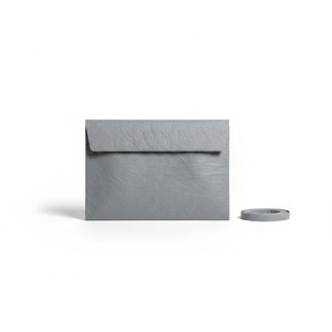 Folio pour ordinateur portable en Tyvek gris ardoise, avec rabat magnétique, sans fermeture éclair, design enveloppe mince, pochette exécutive personnalisée avec gaufrage - Product Image 2