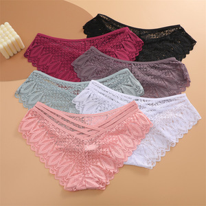 Женские кружевные трусики с цветочным принтом - Product Image 2