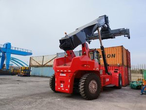 Novo Guindaste de Contêiner de Marca Internacional, Empilhadeira Tipo <span class=keywords><strong>Reach</strong></span> <span class=keywords><strong>Stacker</strong></span> de <span class=keywords><strong>45</strong></span> Toneladas SOC45E, Empilhadeira Pesada para Contêiner - Product Image 4