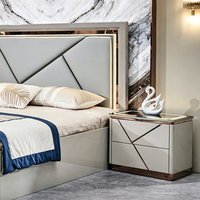 Ensemble de chambre à coucher de luxe Runwood en bois massif, lit double, cadre en bois, rangement intégré, LED, style moderne et épuré