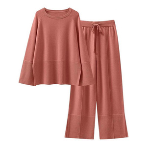 Conjunto de punto para mujer: suéter de cuello redondo con mangas acampanadas y pantalones anchos con cordón, conjunto de dos piezas con logo personalizado - Product Image 4