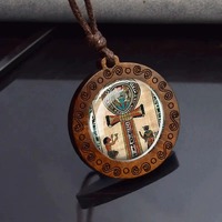 Pendentif en bois Ankh Anubis Scarabée, décoration vintage, mythologie égyptienne, bijoux unisexe avec chaîne en corde, style rustique et tendance