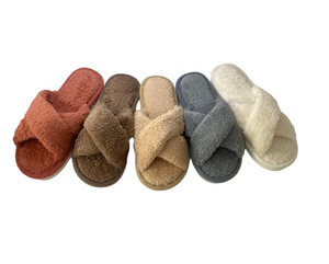 Vente en gros de pantoufles d'intérieur pour femmes, pantoufles d'hiver, pantoufles en fourrure - Product Image 1