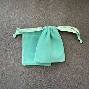 Bolsa de Terciopelo con Cordón Azul y Logotipo Personalizado, Bolsa Protectora para Accesorios Pequeños, con Lazo, para Cosméticos y Joyería - Product Image 5