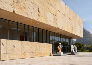 Durable bush-hammered <b>granite</b>, used for paving in squares, mountain roads, courtyard grounds and building exterior walls. - Product Image 5