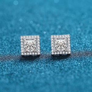Boucles d'oreilles en moissanite 4CTW coupe princesse avec certificat GRA Boucles d'oreilles en moissanite de luxe pour femmes - Product Image 2