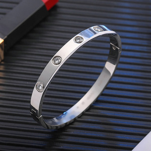 Brazalete de Acero Inoxidable 2024, Brazalete para Amantes de las Uñas, Diseño Delgado Dorado para Mujeres y Hombres - Product Image 4