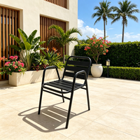Chaise d'extérieur moderne et minimaliste en aluminium, confortable et empilable, idéale pour jardin, terrasse, hôtel et usage extérieur