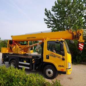 Grue télescopique montée sur camion en acier haute résistance, équipement de levage hydraulique pour projets de construction rurale - Product Image 1