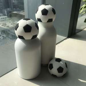 Juego de Tapas para Botellas de Agua con Diseño de Balón de Fútbol de Silicona PAISEN, un Accesorio Deportivo Genial <span class=keywords><strong>que</strong></span> Convierte tu Botella de Agua en un Tema de Fútbol - Product Image 6