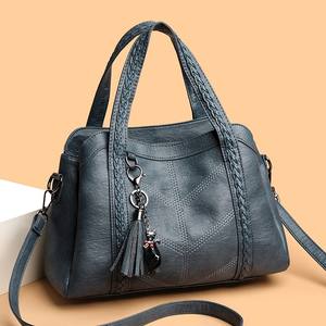 Sac à main élégant pour femme à motif géométrique. Fabriqué en matériau PU de haute qualité. Conçu par un designer de luxe. 1969 - Product Image 4