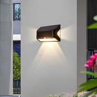 Lampu Dinding tenaga surya otomatis IP65, lampu pagar luar ruangan lampu Garasi Sensor gerak senja ke fajar dengan lampu belakang lembut