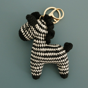 Porte-clés Cheval Rouge au Crochet, Poupée Animale Tricotée à la Main, Cadeau Mignon et Amusant, Pendentif Zèbre au Crochet, Porte-clés au Crochet, Nouvel An Lunaire 2026 - Product Image 3