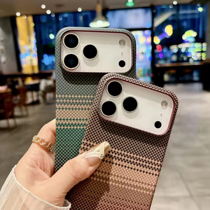 Thiết kế sang trọng trường hợp đối với điện thoại di động sợi <span class=keywords><strong>carbon</strong></span> bìa cho Iphone 17 Ari Pro Max Slim PC trường hợp từ tính với kim loại máy ảnh khung - Product Image 3