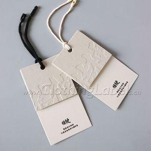 Étiquettes suspendues de luxe imprimées sur mesure - Étiquettes suspendues pour vêtements très vendues avec logos personnalisés - Product Image 5