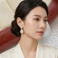 Boucles d'oreilles minimalistes en perles baroques carrées naturelles d'eau douce de 11-12 mm, aiguille en argent 925, nacre blanche MOP