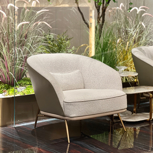 <span class=keywords><strong>Fauteuil</strong></span> d'appoint rembourré en tissu et <span class=keywords><strong>cuir</strong></span> avec pieds en métal, <span class=keywords><strong>fauteuil</strong></span> de loisirs individuel à coque incurvée pour villa, salon, hall d'hôtel - Product Image 1