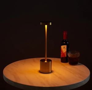 Lampe de table LED rechargeable portable, moderne, en fer et acrylique, de luxe, avec contrôle tactile et variateur d'intensité, pour la décoration de la maison et des restaurants - Product Image 5
