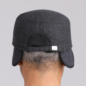 Casquette plate en laine pour homme avec cache-oreilles, chapeau d'hiver chaud à visière pour personnes d'âge moyen et âgées - Product Image 3