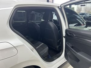 <span class=keywords><strong>Golf</strong></span> 2021-2025, Versión Renovada, Turbo 280TSI, Automático, DSG, R-Line Lite, Asientos de Cuero, Neumáticos R17, Volante a la Izquierda, Cámara Trasera, Luces - Product Image 5
