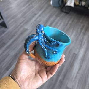 Vaso de agua creativo tridimensional con forma de pulpo. El diseño es interesante y se puede utilizar como artículo decorativo para regalo. - Product Image 5