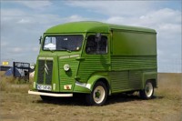 Camioneta de Comida Móvil Vintage Blanca y Verde Personalizada con Barra de Jugos Detox Orgánicos, Caja de Ensaladas Frescas para Jardín Botánico