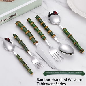Juego de cuchillo, tenedor y cuchara para carne de acero inoxidable para el hogar, con mangos de bambú natural. - Product Image 3
