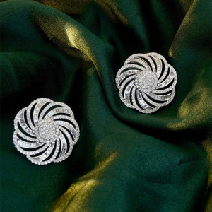 Orecchini a Perno con Motivi Geometrici e Floreali per Donne, Accessori Moda per Uso Quotidiano - Product Image 5