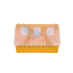 GSF G2193 Mangeoire en plastique à trois trous Mangeoire en plastique PP Pigeon Mangeoire pour oiseaux Mangeoire pour perroquets Bol suspendu à des cages à mezzanine - Product Image 2