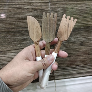 Utensilios de Cocina de Madera con Mangos Blancos, Cuchara, Tenedor y Espátula Hechos a Mano para Cocinar, Servir y Decoración Rústica de Comedor - Product Image 1