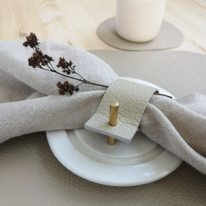 Cincin Serbet Kulit PU Fashion Sederhana Alami Tempat Serbet Kertas Berlapis Felt Organizer Cincin Serbet - Product Image 1